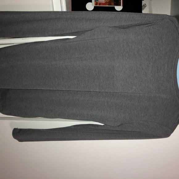 Shirts/clothes - Picture 5 of 8